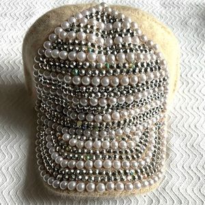Jewel Cap with Stones and Pearls - Beige